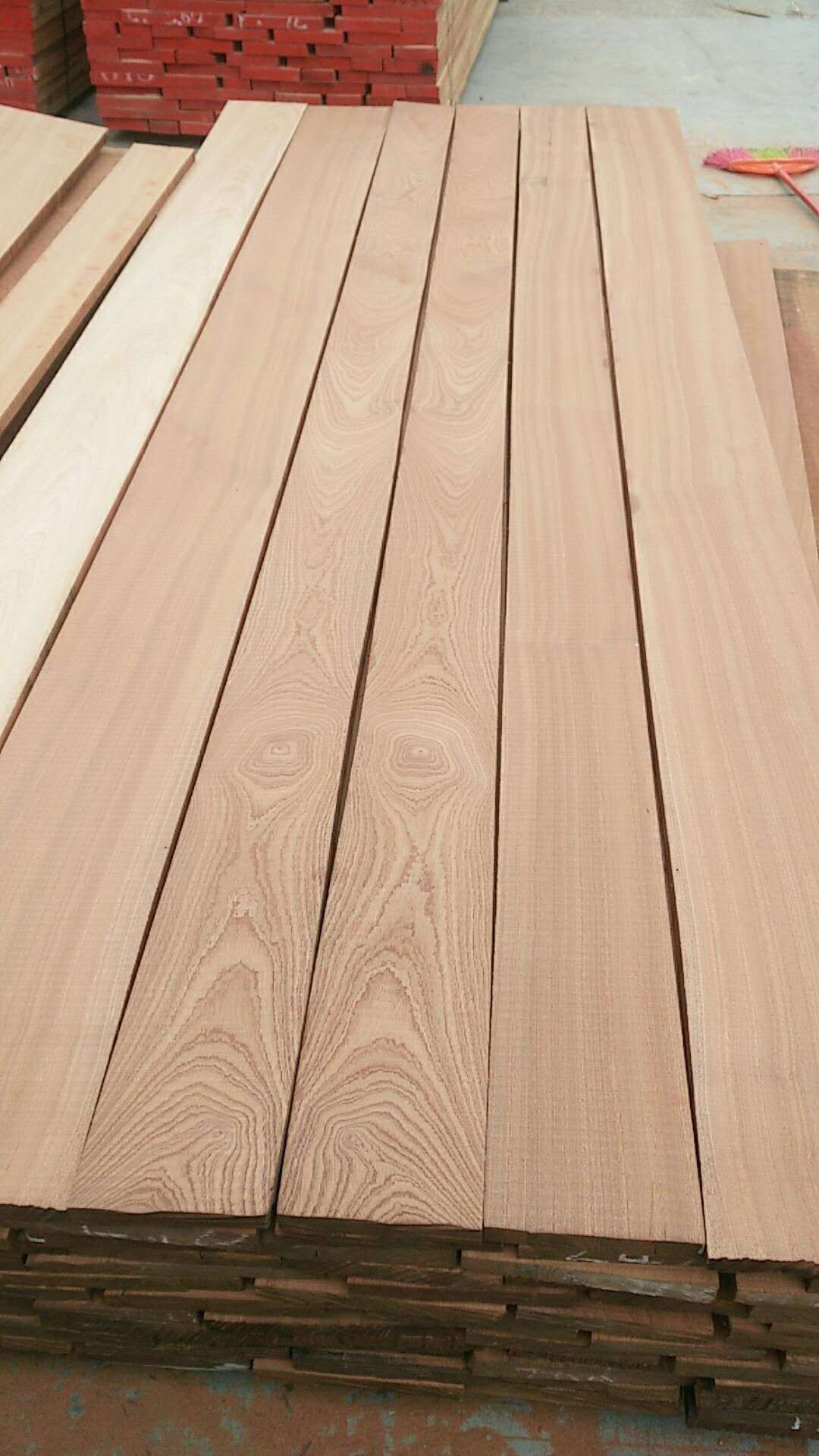 沙比利薄板補(bǔ)倉中。。